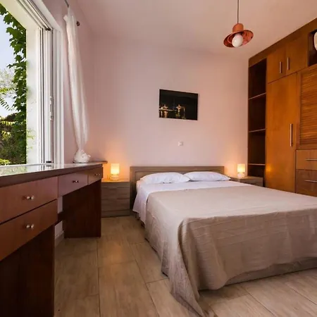 Seaside In Agia Effimia Apartment *